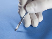 Хирургов избавят от дрожи в руках с помощью специального устройства 